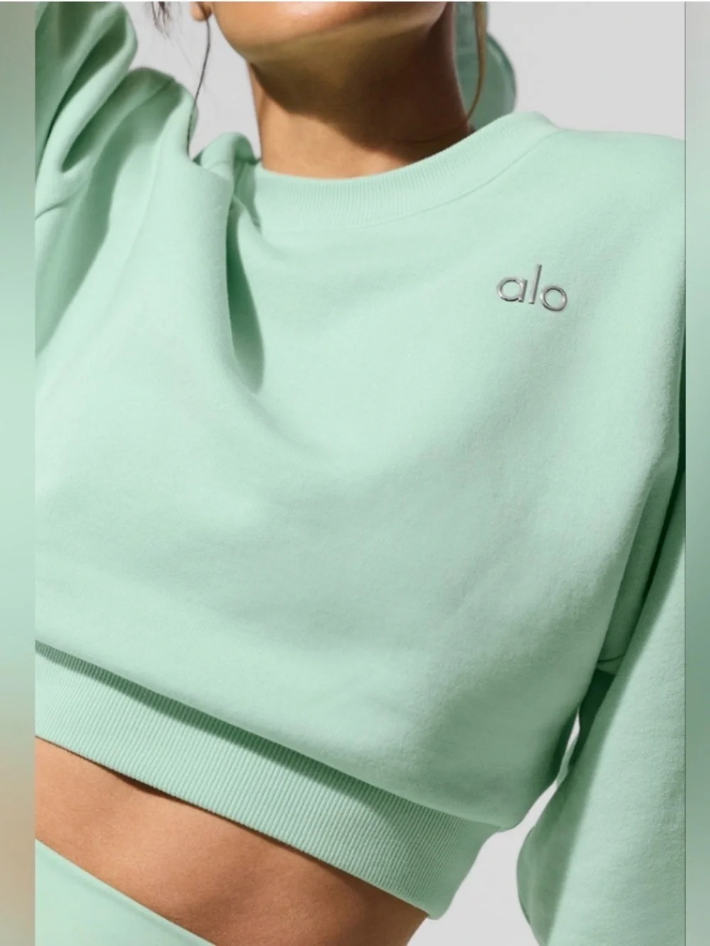ALO Yoga Cropped Accolade Crewneck Sweatshirt in Spearmint. RARE FIND!